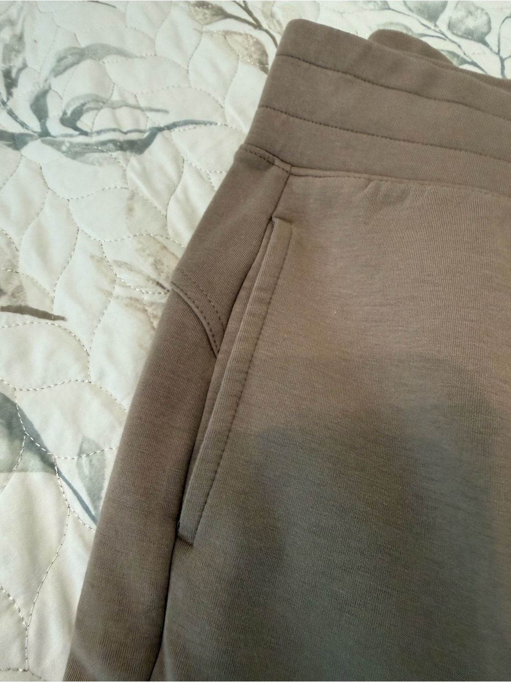 tek gear Women's 3-Pack Cozy Jogger Pants in Taupe, Gray, and Black - Picture 6 of 6